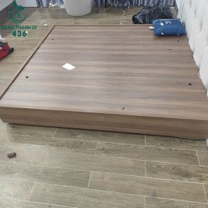 giuong-ngu-cu-1m8-dang-phan-mau-nau-2-300x300 Mua Bán Bàn Ghế Cũ, Nội Thất Cũ Tại TPHCM  