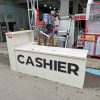 Quầy Thanh Toán Cũ Mặt Trước In Chữ Cashier