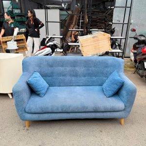 sofa-bang-cu-mau-xanh-kem-hai-goi-tua-300x300 Mua Bán Bàn Ghế Cũ, Nội Thất Cũ Tại TPHCM  