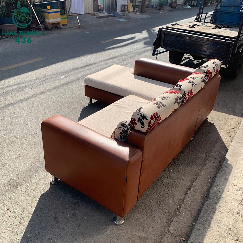 Sofa Góc Cũ Màu Nâu Phối Be Gối Hoa Đẹp 3m15 sofa-goc-cu-mau-nau-phoi-be-goi-hoa-dep-3m15-4 Sofa Góc Cũ Màu Nâu Phối Be Gối Hoa Đẹp 3m15
