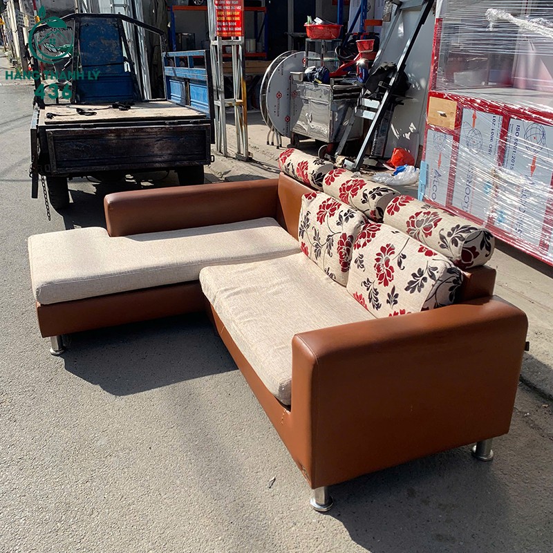 Sofa Góc Cũ Màu Nâu Phối Be Gối Hoa Đẹp 3m15 sofa-goc-cu-mau-nau-phoi-be-goi-hoa-dep-3m15-5 Sofa Góc Cũ Màu Nâu Phối Be Gối Hoa Đẹp 3m15