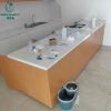 Tủ Bếp Cũ Có Ổ Điện Trên Mặt Tiện Lợi
