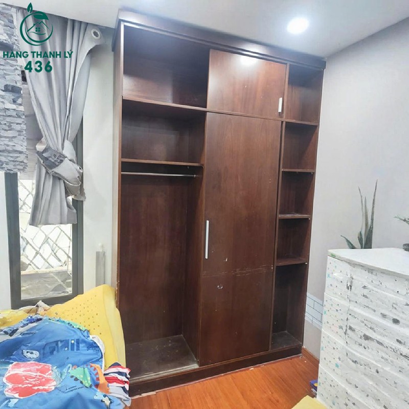 Tủ Quần Áo Cũ Cửa Lùa Vân Gỗ Nâu Sang Trọng tu-quan-ao-cu-cua-lua-van-go-nau-sang-trong-2 Tủ Quần Áo Cũ Cửa Lùa Vân Gỗ Nâu Sang Trọng